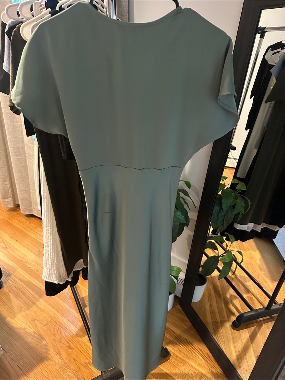 RIHOAS sage green V-neck flowing dress - Picture 3 of 3
